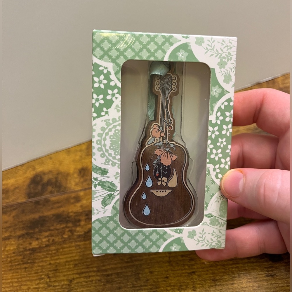 NWT Original Debut Guitar Ornament Taylor Swift Holiday Sold Out Rare